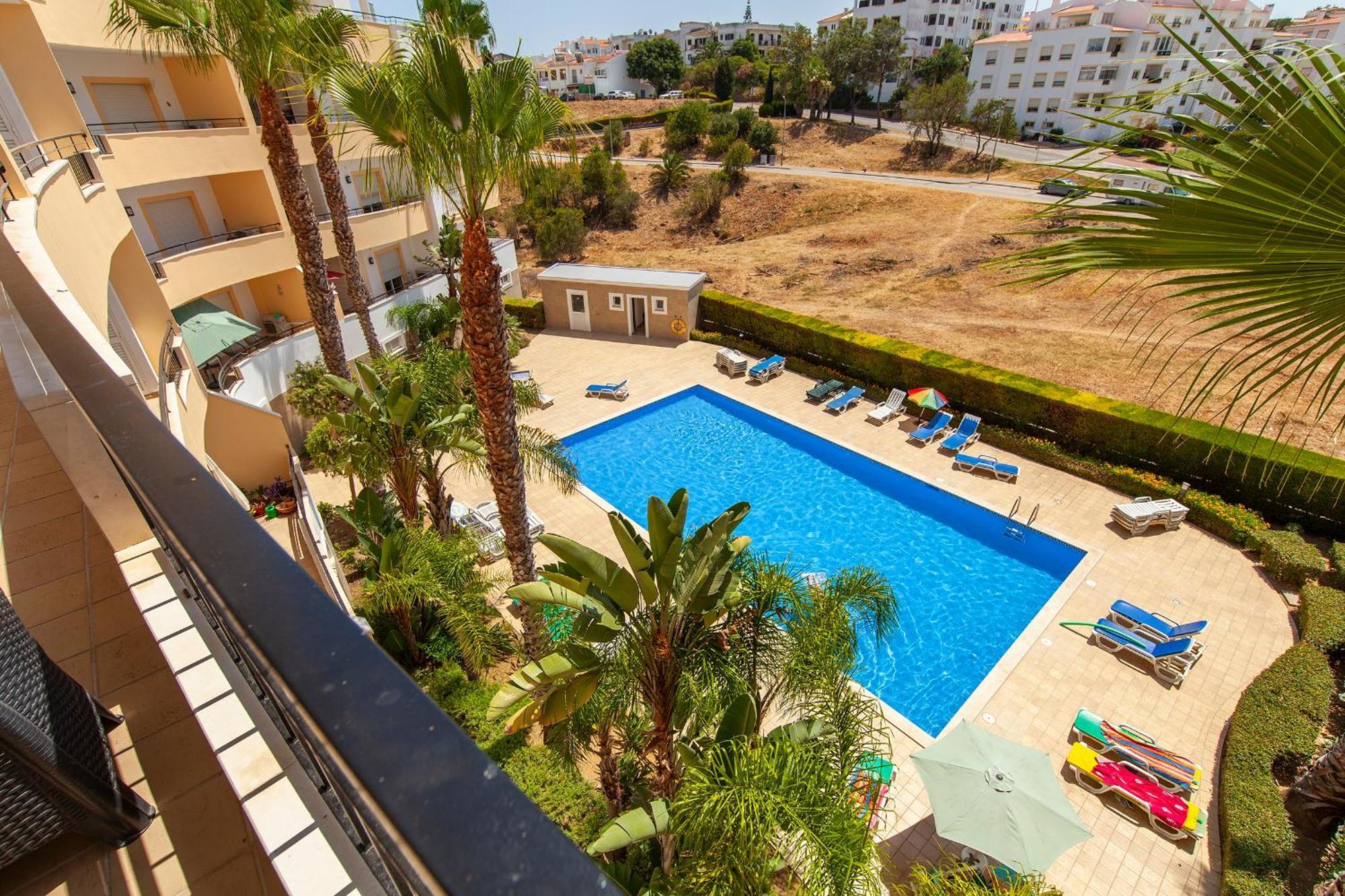 Apartment C02 - Luxury 3 Bed With Pool View *
