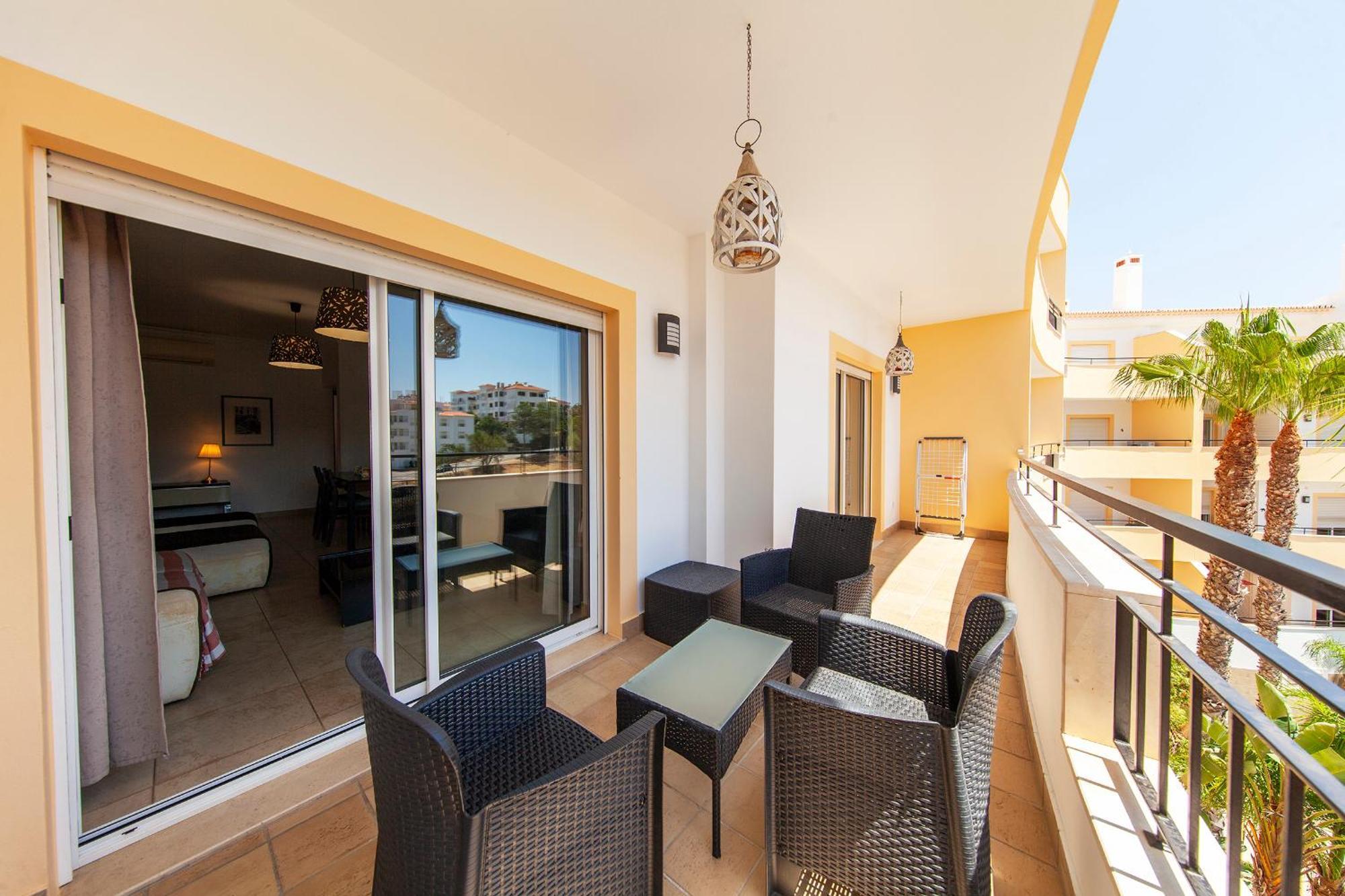 C02 - Luxury 3 Bed With Pool View Lagos