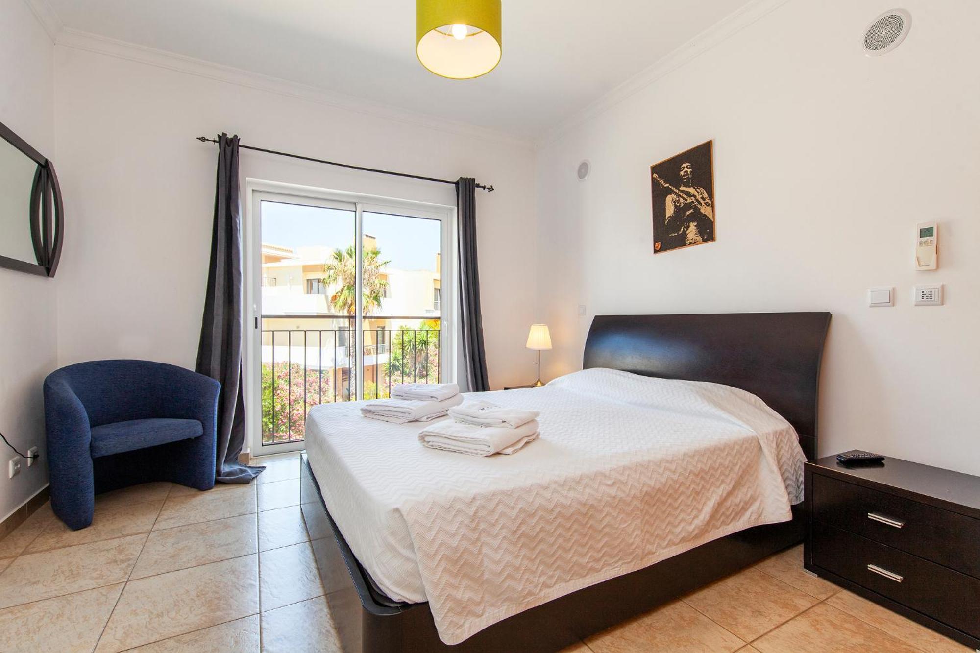 Apartment C02 - Luxury 3 Bed With Pool View