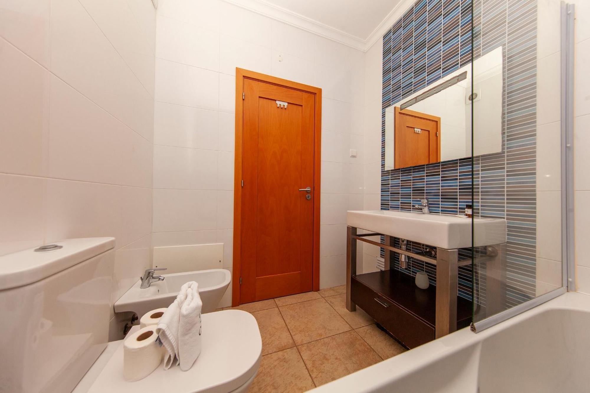 Apartment C02 - Luxury 3 Bed With Pool View *