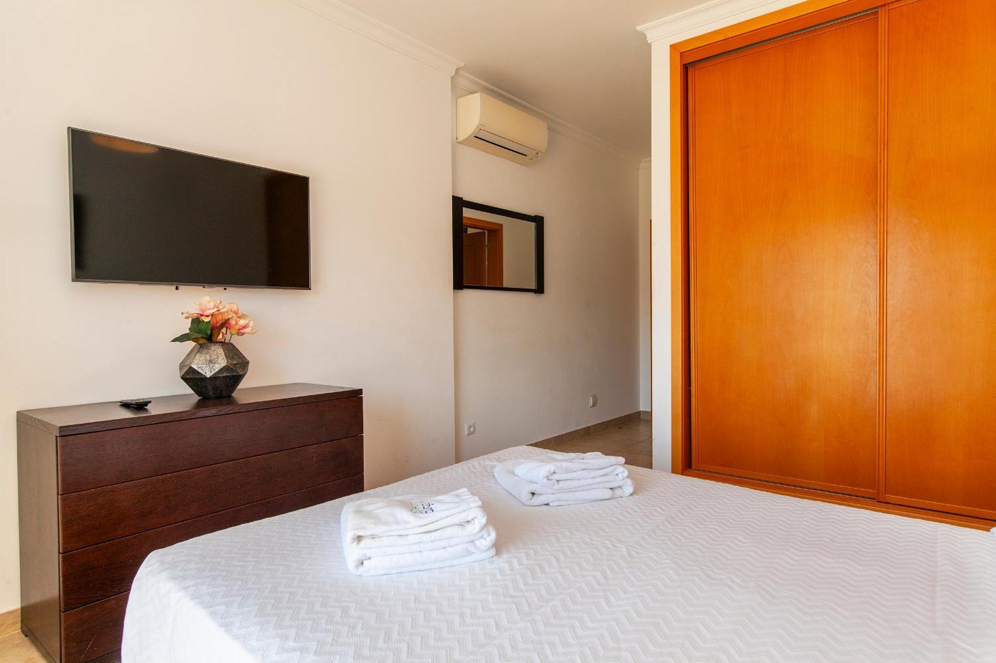 C02 - Luxury 3 Bed With Pool View Apartamento