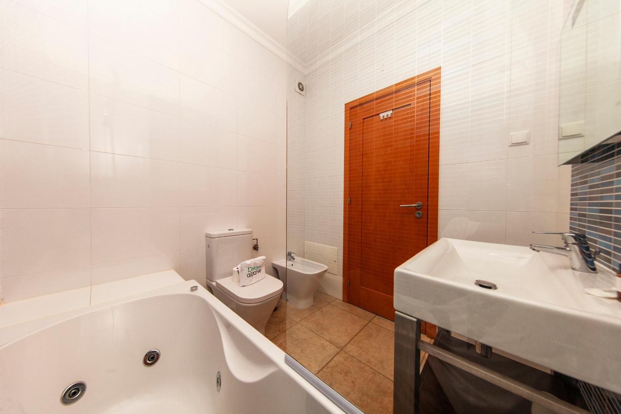 C02 - Luxury 3 Bed With Pool View Apartamento *