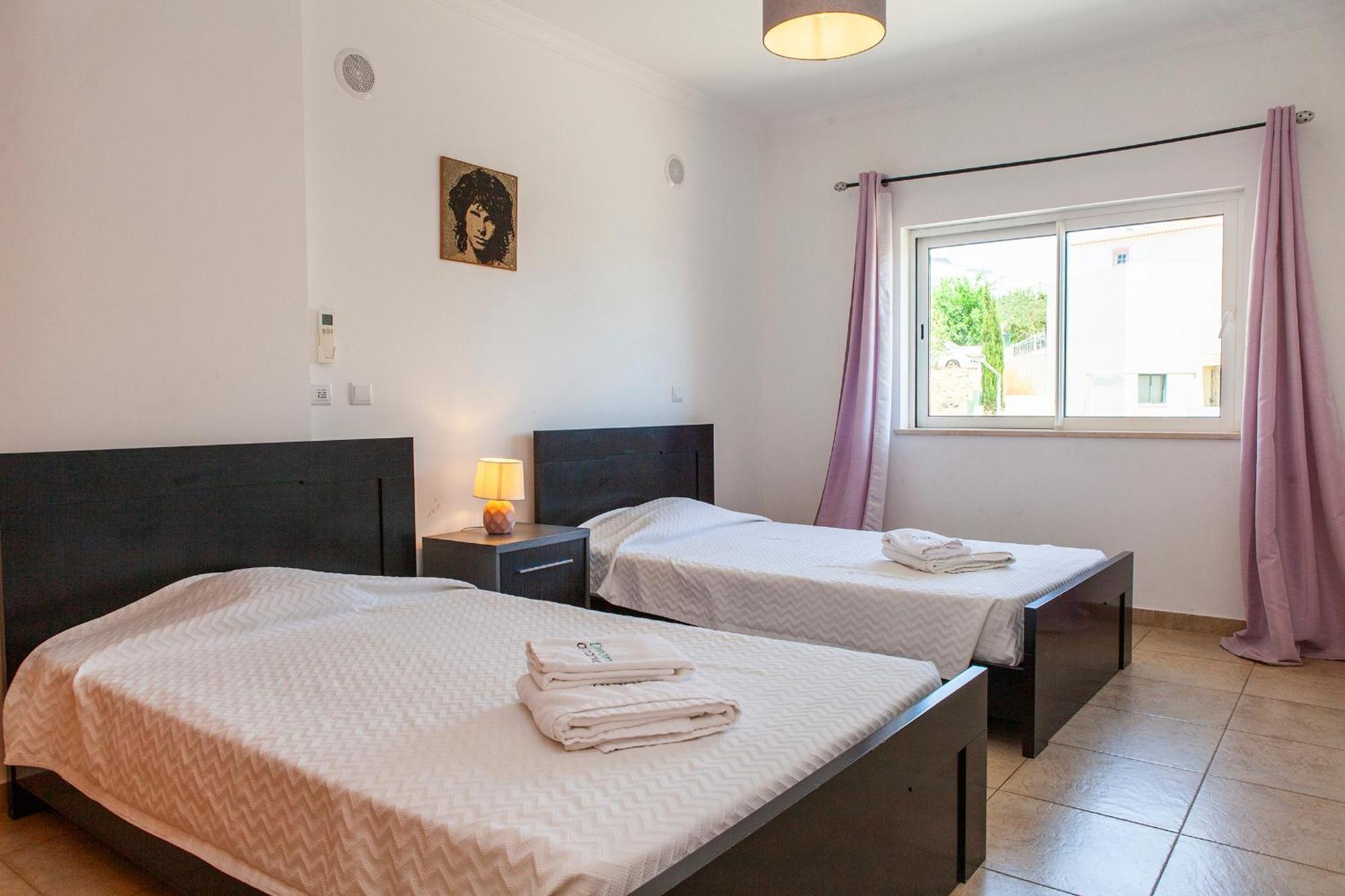 C02 - Luxury 3 Bed With Pool View
