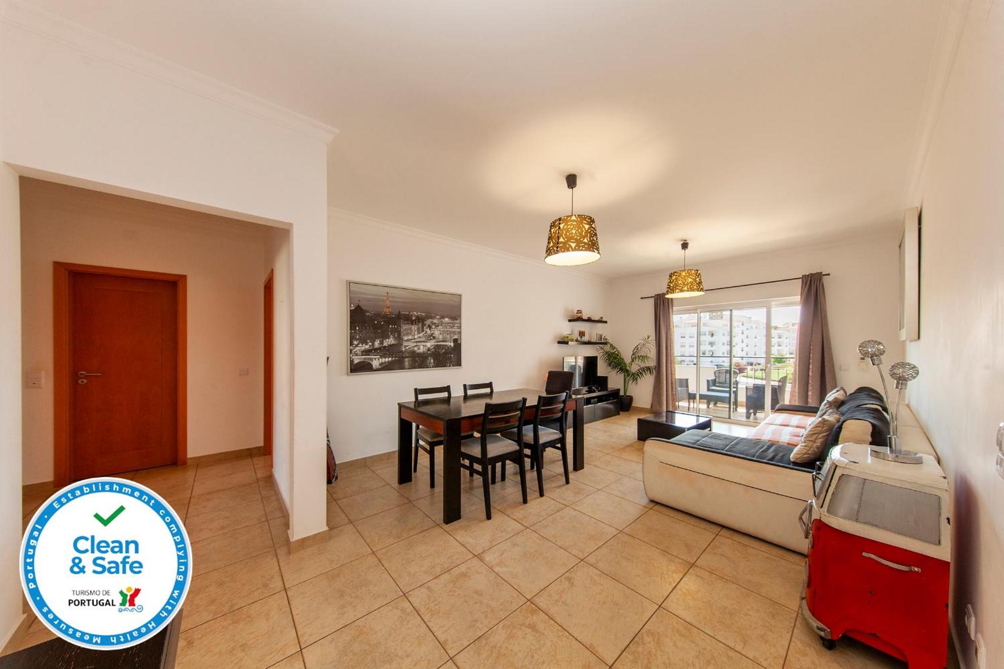 C02 - Luxury 3 Bed With Pool View * Lagos
